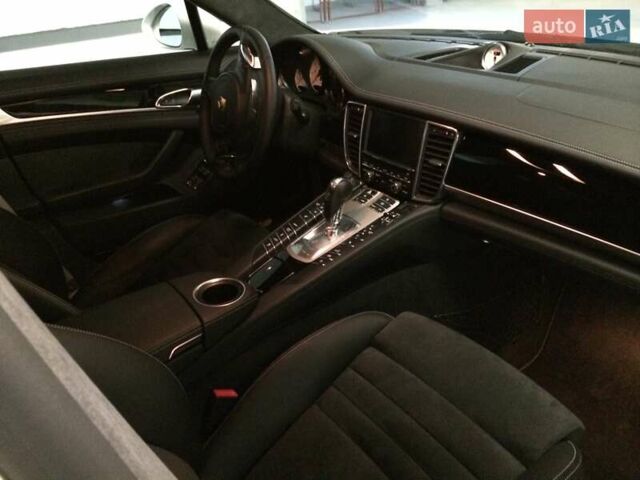 Белый Порше Панамера, объемом двигателя 4.81 л и пробегом 105 тыс. км за 25000 $, фото 2 на Automoto.ua