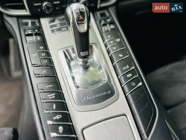 Белый Порше Панамера, объемом двигателя 4.8 л и пробегом 97 тыс. км за 22900 $, фото 26 на Automoto.ua