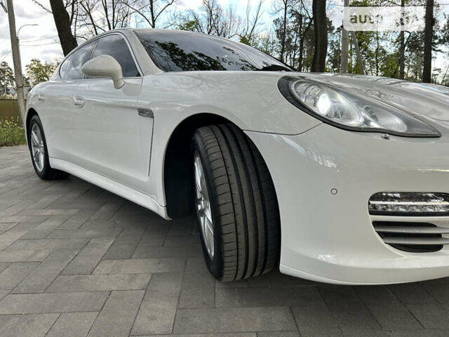 Білий Порше Panamera, об'ємом двигуна 4.81 л та пробігом 119 тис. км за 28888 $, фото 11 на Automoto.ua