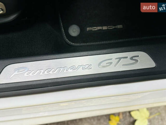 Белый Порше Панамера, объемом двигателя 4.8 л и пробегом 97 тыс. км за 22900 $, фото 47 на Automoto.ua