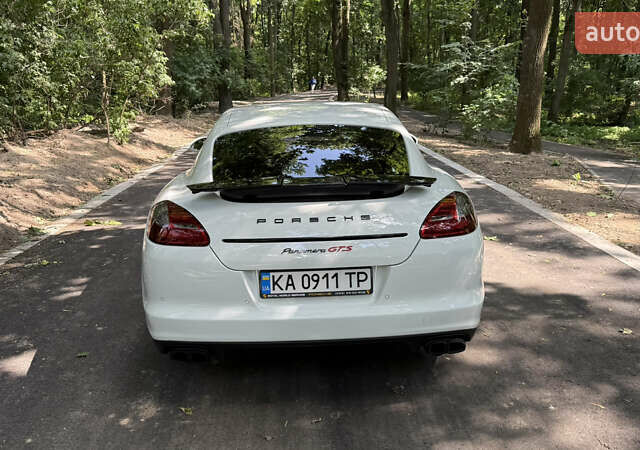 Білий Порше Panamera, об'ємом двигуна 4.81 л та пробігом 68 тис. км за 28500 $, фото 6 на Automoto.ua