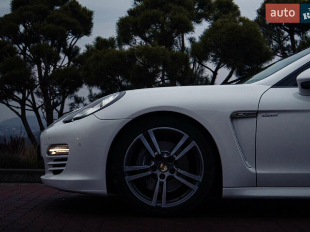 Білий Порше Panamera, об'ємом двигуна 2.97 л та пробігом 190 тис. км за 28000 $, фото 7 на Automoto.ua