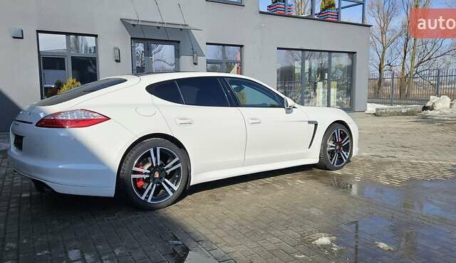 Білий Порше Panamera, об'ємом двигуна 2.97 л та пробігом 130 тис. км за 28000 $, фото 1 на Automoto.ua