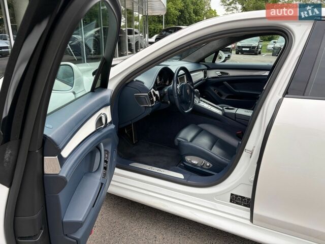 Білий Порше Panamera, об'ємом двигуна 4.81 л та пробігом 65 тис. км за 25500 $, фото 12 на Automoto.ua