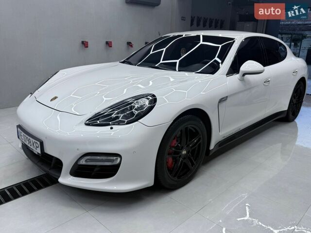 Білий Порше Panamera, об'ємом двигуна 4.81 л та пробігом 200 тис. км за 19500 $, фото 1 на Automoto.ua