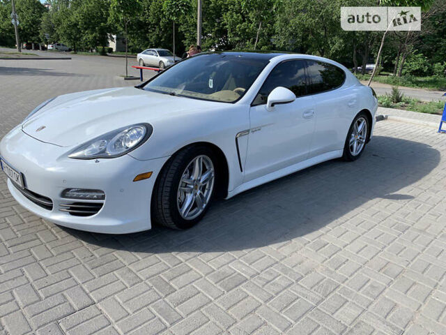 Білий Порше Panamera, об'ємом двигуна 3 л та пробігом 148 тис. км за 16000 $, фото 2 на Automoto.ua