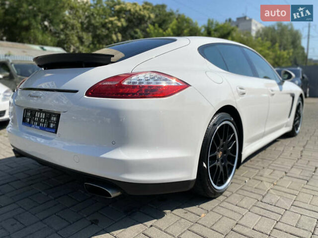 Білий Порше Panamera, об'ємом двигуна 3.61 л та пробігом 122 тис. км за 22800 $, фото 3 на Automoto.ua