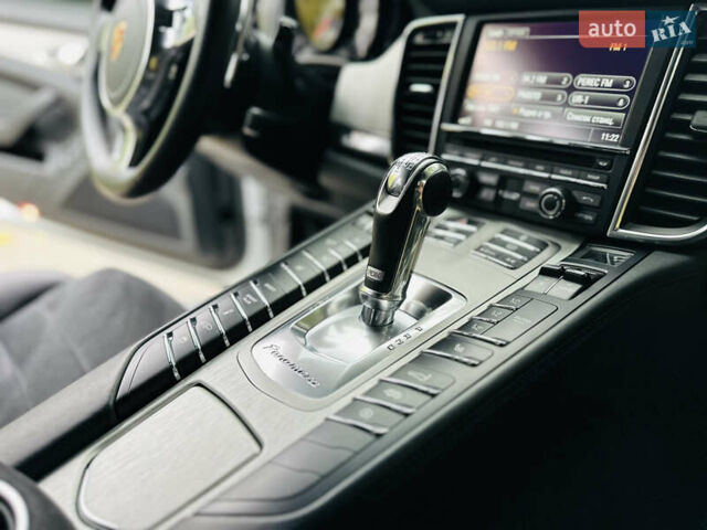 Белый Порше Панамера, объемом двигателя 4.8 л и пробегом 97 тыс. км за 22900 $, фото 45 на Automoto.ua