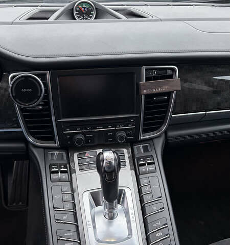 Белый Порше Панамера, объемом двигателя 4.81 л и пробегом 105 тыс. км за 25000 $, фото 9 на Automoto.ua