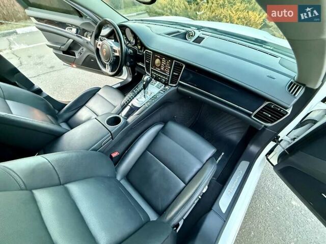 Белый Порше Панамера, объемом двигателя 3 л и пробегом 146 тыс. км за 29999 $, фото 110 на Automoto.ua