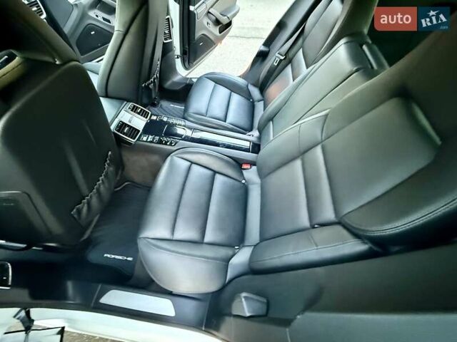 Белый Порше Панамера, объемом двигателя 3 л и пробегом 146 тыс. км за 29999 $, фото 99 на Automoto.ua