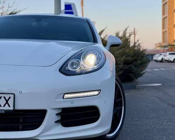 Белый Порше Панамера, объемом двигателя 3 л и пробегом 146 тыс. км за 29999 $, фото 12 на Automoto.ua