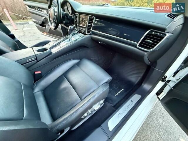 Белый Порше Панамера, объемом двигателя 3 л и пробегом 146 тыс. км за 29999 $, фото 107 на Automoto.ua