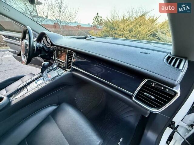 Белый Порше Панамера, объемом двигателя 3 л и пробегом 146 тыс. км за 29999 $, фото 109 на Automoto.ua