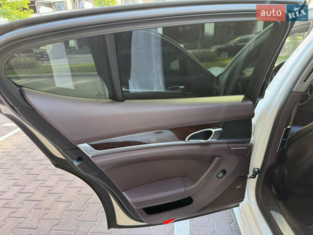 Білий Порше Panamera, об'ємом двигуна 3.61 л та пробігом 65 тис. км за 29999 $, фото 25 на Automoto.ua