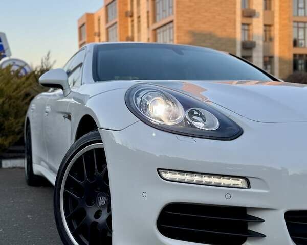 Белый Порше Панамера, объемом двигателя 3 л и пробегом 146 тыс. км за 29999 $, фото 33 на Automoto.ua