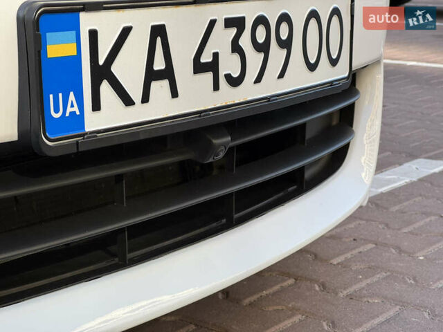 Білий Порше Panamera, об'ємом двигуна 3.61 л та пробігом 65 тис. км за 29999 $, фото 9 на Automoto.ua