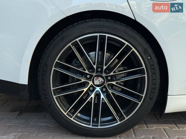 Білий Порше Panamera, об'ємом двигуна 3.61 л та пробігом 65 тис. км за 29999 $, фото 13 на Automoto.ua