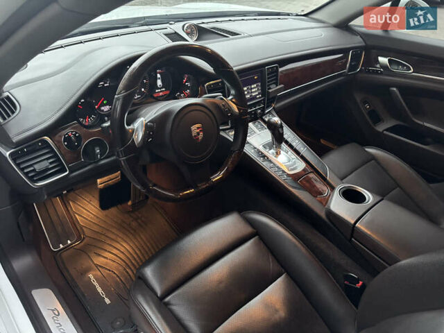 Белый Порше Панамера, объемом двигателя 3.61 л и пробегом 137 тыс. км за 22500 $, фото 8 на Automoto.ua