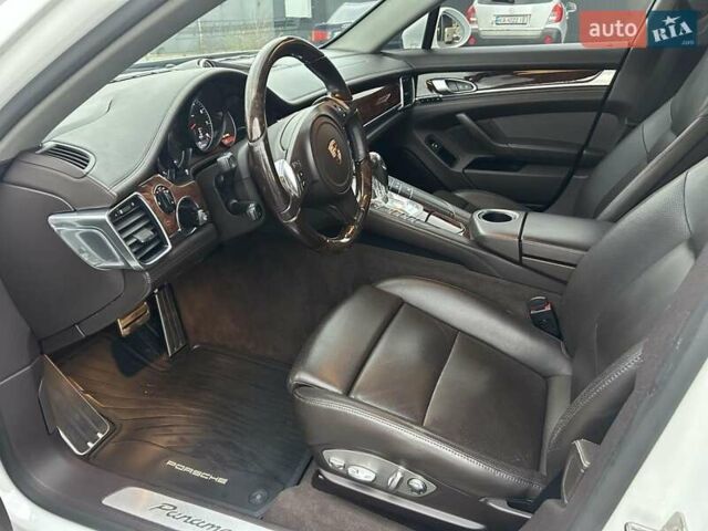 Белый Порше Панамера, объемом двигателя 3.6 л и пробегом 136 тыс. км за 22500 $, фото 17 на Automoto.ua