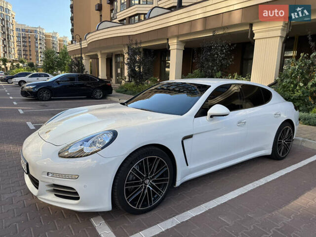 Білий Порше Panamera, об'ємом двигуна 3.61 л та пробігом 65 тис. км за 29999 $, фото 7 на Automoto.ua