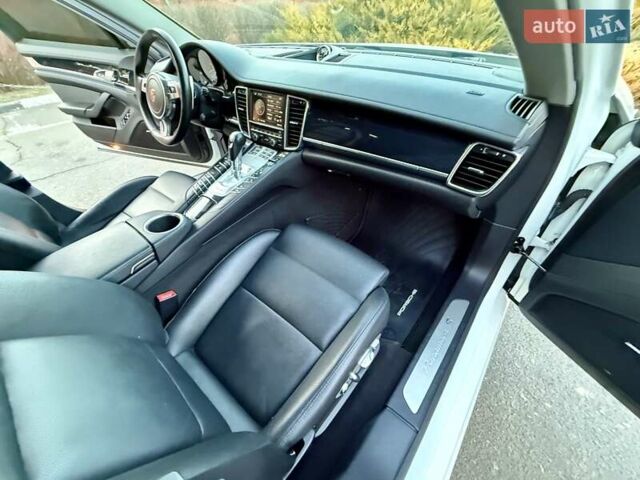 Белый Порше Панамера, объемом двигателя 3 л и пробегом 146 тыс. км за 29999 $, фото 100 на Automoto.ua