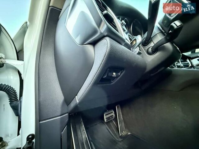 Белый Порше Панамера, объемом двигателя 3 л и пробегом 146 тыс. км за 29999 $, фото 126 на Automoto.ua