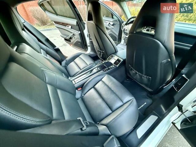 Белый Порше Панамера, объемом двигателя 3 л и пробегом 146 тыс. км за 29999 $, фото 76 на Automoto.ua