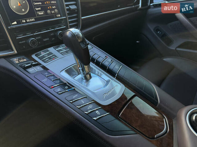 Білий Порше Panamera, об'ємом двигуна 3.61 л та пробігом 65 тис. км за 29999 $, фото 21 на Automoto.ua