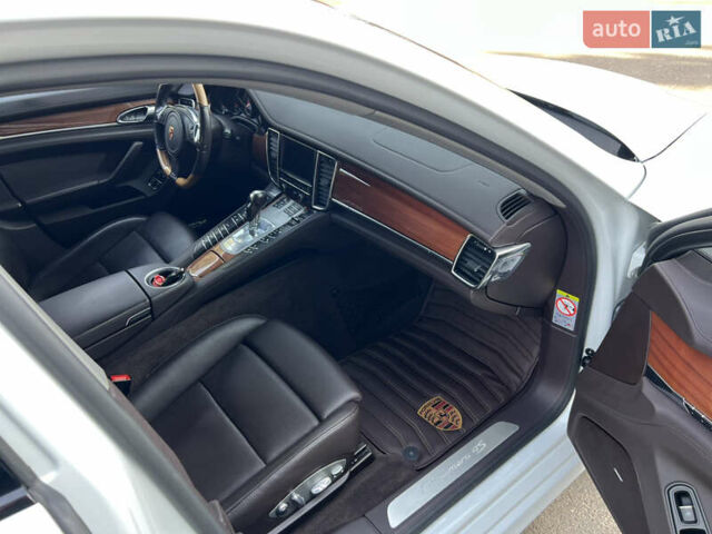 Білий Порше Panamera, об'ємом двигуна 3 л та пробігом 103 тис. км за 27600 $, фото 17 на Automoto.ua