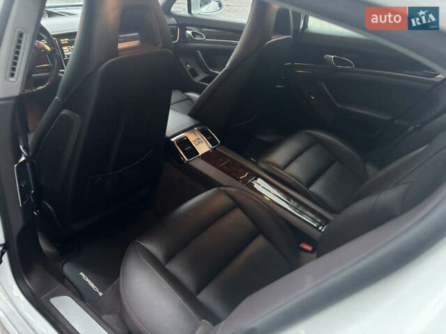 Белый Порше Панамера, объемом двигателя 3.61 л и пробегом 137 тыс. км за 22500 $, фото 17 на Automoto.ua