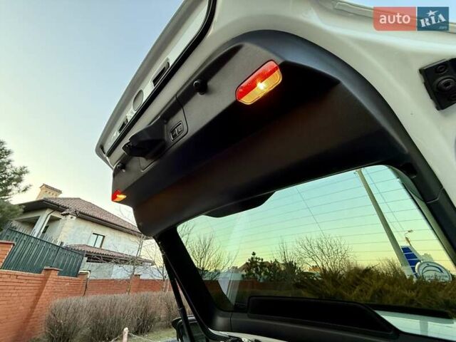 Белый Порше Панамера, объемом двигателя 3 л и пробегом 146 тыс. км за 29999 $, фото 68 на Automoto.ua