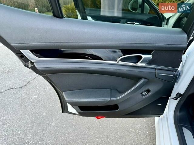 Белый Порше Панамера, объемом двигателя 3 л и пробегом 146 тыс. км за 29999 $, фото 92 на Automoto.ua