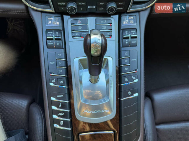 Білий Порше Panamera, об'ємом двигуна 3.61 л та пробігом 65 тис. км за 29999 $, фото 4 на Automoto.ua