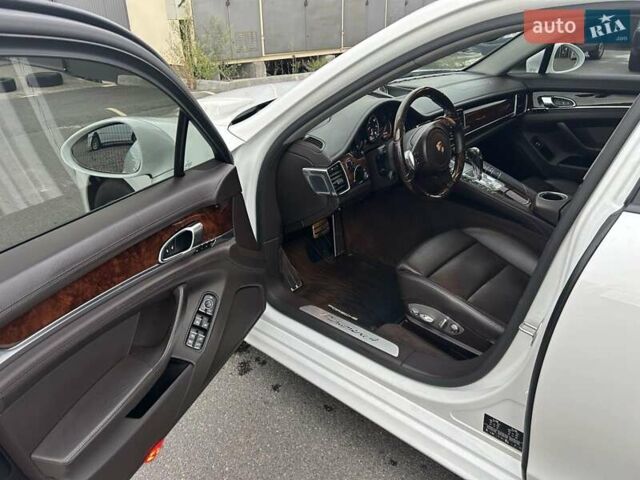 Белый Порше Панамера, объемом двигателя 3.6 л и пробегом 136 тыс. км за 22500 $, фото 20 на Automoto.ua