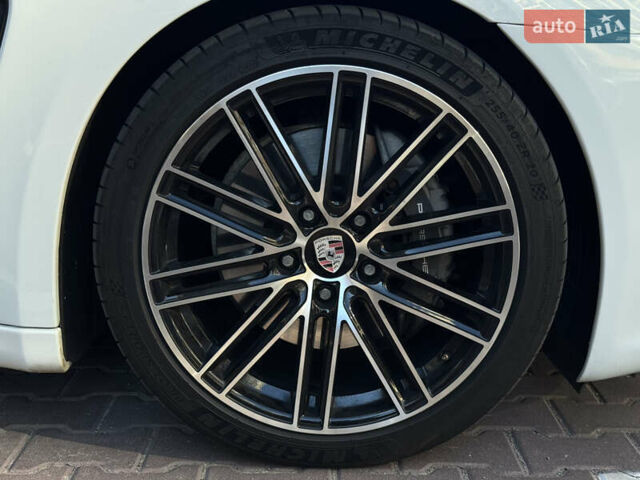 Білий Порше Panamera, об'ємом двигуна 3.61 л та пробігом 65 тис. км за 29999 $, фото 14 на Automoto.ua