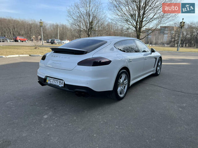 Білий Порше Panamera, об'ємом двигуна 3 л та пробігом 103 тис. км за 27600 $, фото 15 на Automoto.ua