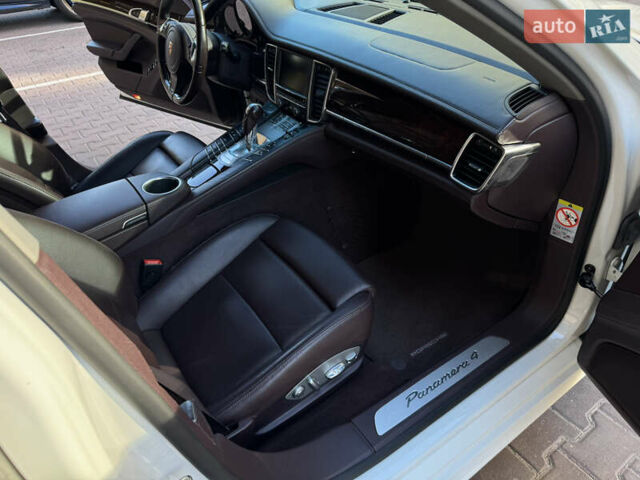 Білий Порше Panamera, об'ємом двигуна 3.61 л та пробігом 65 тис. км за 29999 $, фото 22 на Automoto.ua