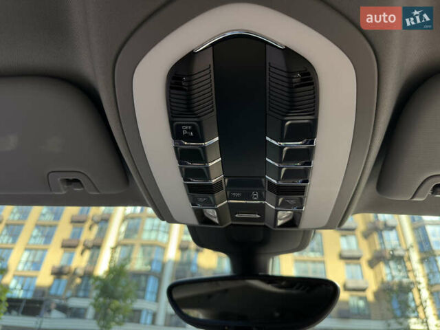 Білий Порше Panamera, об'ємом двигуна 3.61 л та пробігом 65 тис. км за 29999 $, фото 24 на Automoto.ua