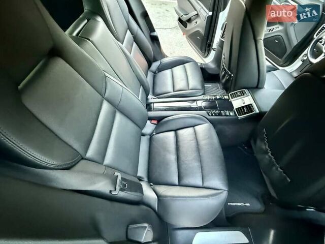 Белый Порше Панамера, объемом двигателя 3 л и пробегом 146 тыс. км за 29999 $, фото 79 на Automoto.ua