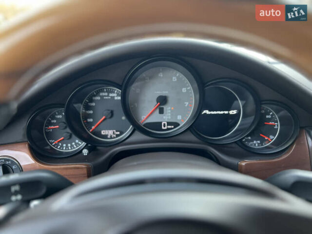 Білий Порше Panamera, об'ємом двигуна 3 л та пробігом 103 тис. км за 27600 $, фото 29 на Automoto.ua