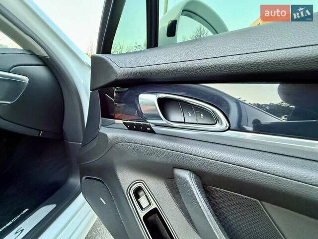 Белый Порше Панамера, объемом двигателя 3 л и пробегом 146 тыс. км за 29999 $, фото 104 на Automoto.ua