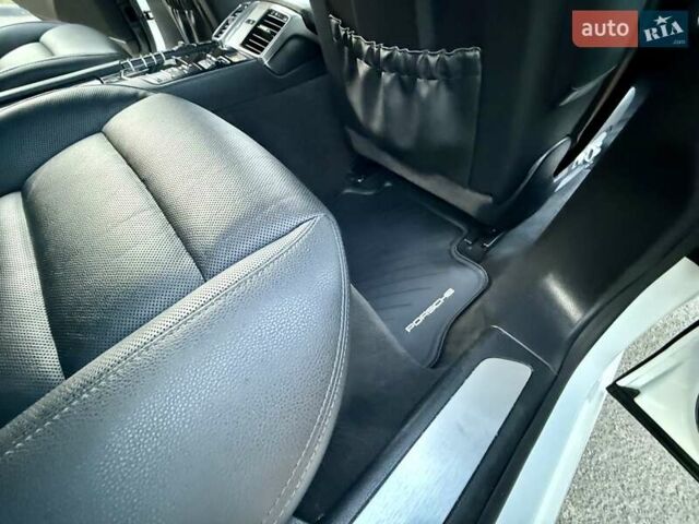 Белый Порше Панамера, объемом двигателя 3 л и пробегом 146 тыс. км за 29999 $, фото 80 на Automoto.ua