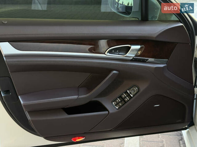 Білий Порше Panamera, об'ємом двигуна 3.61 л та пробігом 65 тис. км за 29999 $, фото 32 на Automoto.ua