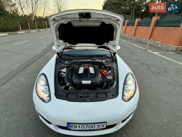 Белый Порше Панамера, объемом двигателя 3 л и пробегом 146 тыс. км за 29999 $, фото 136 на Automoto.ua