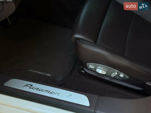 Білий Порше Panamera, об'ємом двигуна 3.61 л та пробігом 65 тис. км за 29999 $, фото 35 на Automoto.ua
