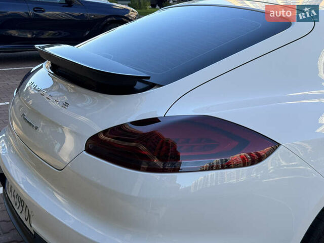 Білий Порше Panamera, об'ємом двигуна 3.61 л та пробігом 65 тис. км за 29999 $, фото 16 на Automoto.ua