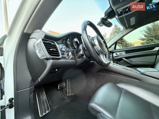 Белый Порше Панамера, объемом двигателя 3 л и пробегом 146 тыс. км за 29999 $, фото 121 на Automoto.ua