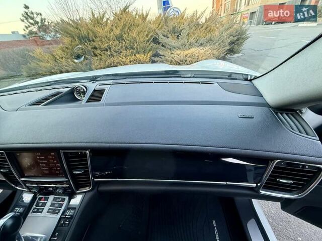 Белый Порше Панамера, объемом двигателя 3 л и пробегом 146 тыс. км за 29999 $, фото 114 на Automoto.ua