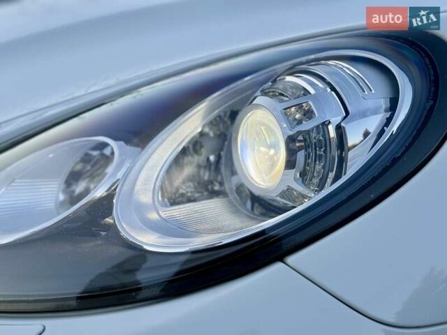 Белый Порше Панамера, объемом двигателя 3 л и пробегом 146 тыс. км за 29999 $, фото 15 на Automoto.ua